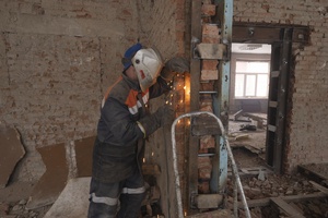 Владимир Чернов осмотрел ход капитального ремонта в 20 лицее