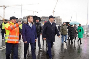 Сергей Цивилев и Алексей Чекунков поздравили кемеровчан с запуском движения по Театральному мосту