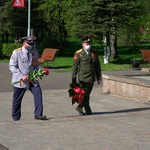 День Победы в Междуреченске начался с возложения цветов