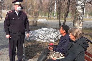 В Междуреченске полицейские отправляют горожан по домам