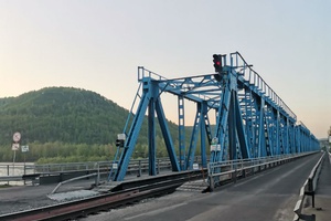 Ремонтные работы на мосту через реку Уса