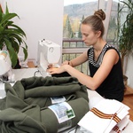 Междуреченские мастерицы шьют одежду для мобилизованных