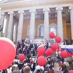 Илья Середюк поздравил выпускников школ Прокопьевска с последним звонком
