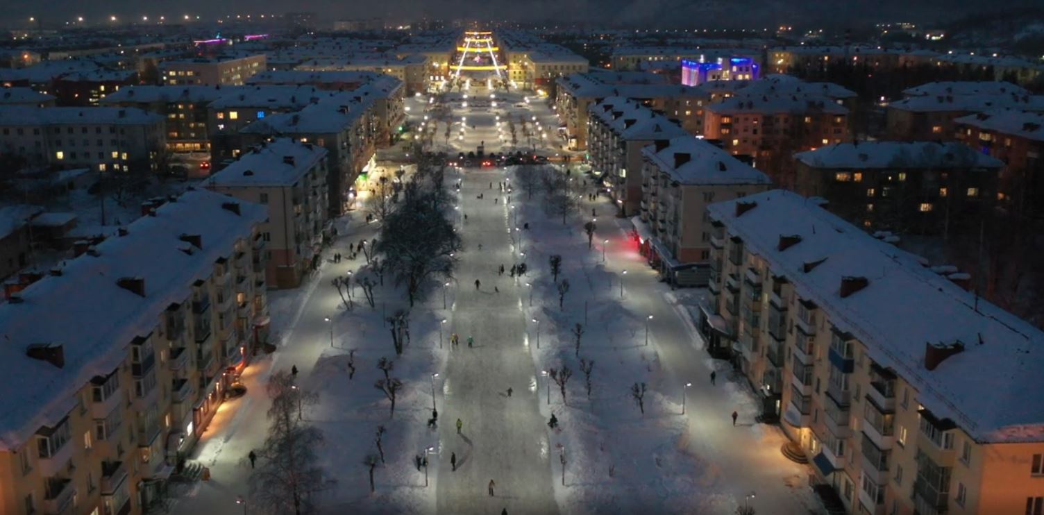 Городские площади Междуреченска готовы к празднованию | 29.12.2021 |  Междуреченск - БезФормата