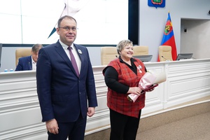 Заместителю главы города Наталье Геннадьевне Хвалевко вручили медаль "За особый вклад в развитие Кузбасса" I степени
