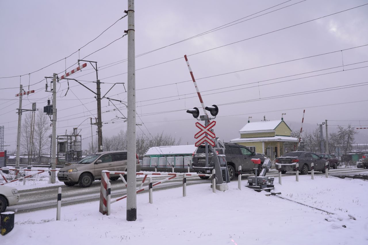 21 ноября будет затруднено движение через ж/д переезд рядом с остановочной  платформой Городская | 19.11.2022 | Междуреченский - БезФормата