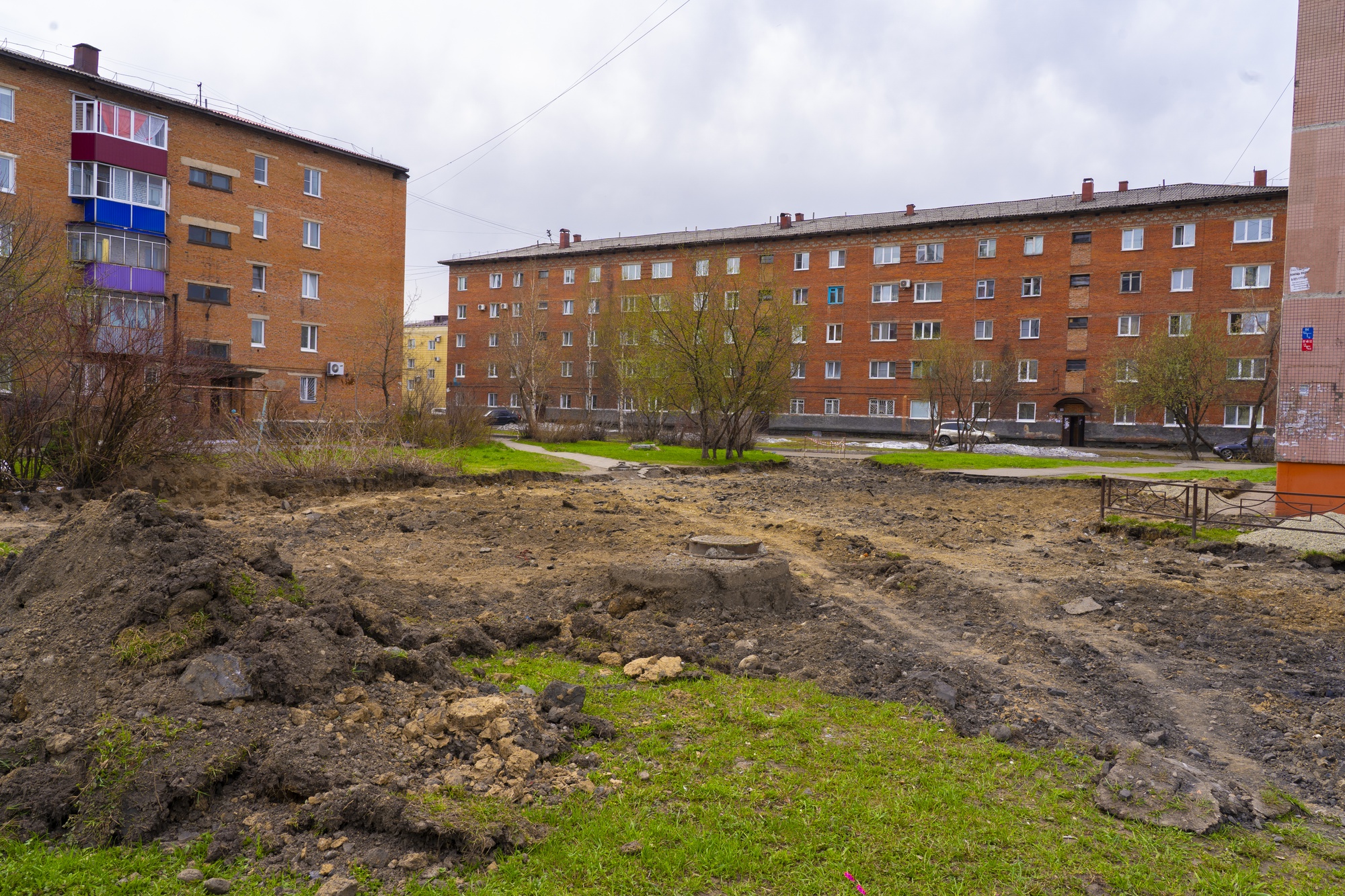 В Междуреченске начат ремонт 12 дворов | 18.05.2021 | Междуреченск -  БезФормата