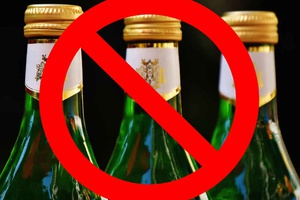 С 5 мая введены ограничения на розничную продажу алкоголя в заведениях общественного питания, расположенных в многоквартирных домах или на прилегающих к ним территориях