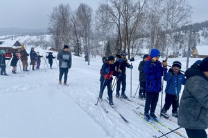 Ученики в посёлке Ортон встали на лыжи