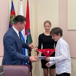 Школьникам торжественно вручили паспорта в честь Дня России