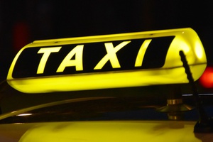 С 13 ноября начнет работу горячая линия по услугам такси и каршеринга