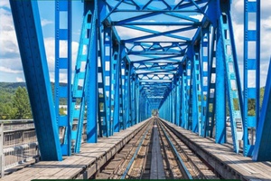 Проезд по мосту через реку Уса будет затруднён