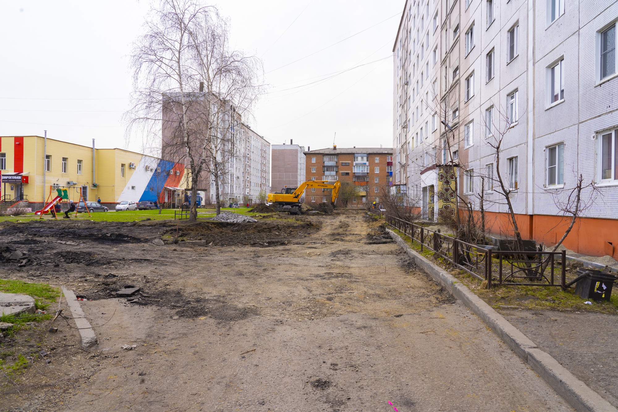 Двор 12. Междуреченск дворы. Фото двора. Дворы города Междуреченск. Двор администрации Междуреченска.